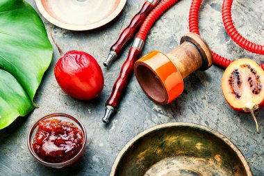 Tamarillo aromalı nargile ya da kalian. Egzotik nargile tütünü.