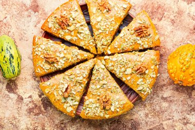 Geleneksel balkabağı çörekleri ya da sonbahar pastası. Balkabaklı çörekler..