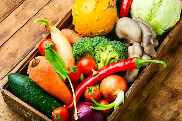 Verduras Frescas Crudas Mesa Cocina Concepto Alimentación Saludable — Foto de Stock