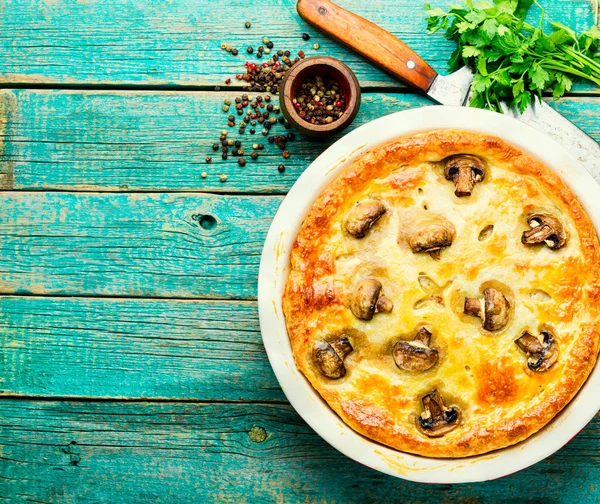 Tarte Fraîche Savoureuse Avec Viande Des Champignons — Photo