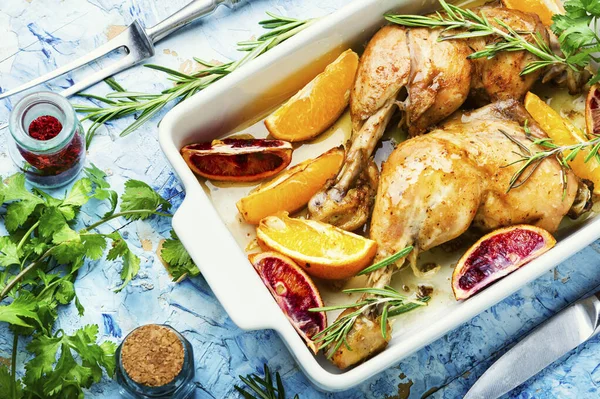 Delicious Chicken Baked Oranges Rosemary Baking Dish — Stock Photo, Image