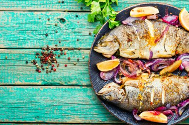 Limonlu ızgara alabalık. Mesaj için yer var.