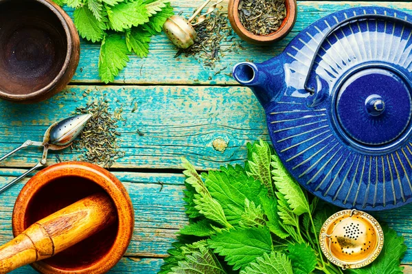 Tisana Fresca Con Foglie Ortica Medicina Vegetale Omeopatia — Foto Stock