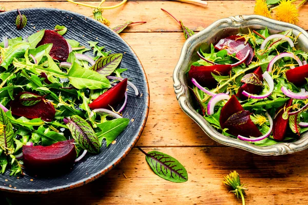 Grüner Vegetarischer Salat Aus Rüben Und Grünen Gemischte Kräuter Grüner — Stockfoto