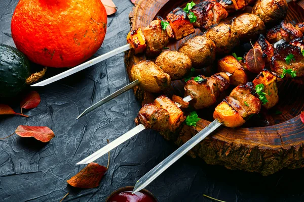 Kebab Oder Spieße Aus Fleisch Und Kürbis Lecker Gegrillter Kebab — Stockfoto