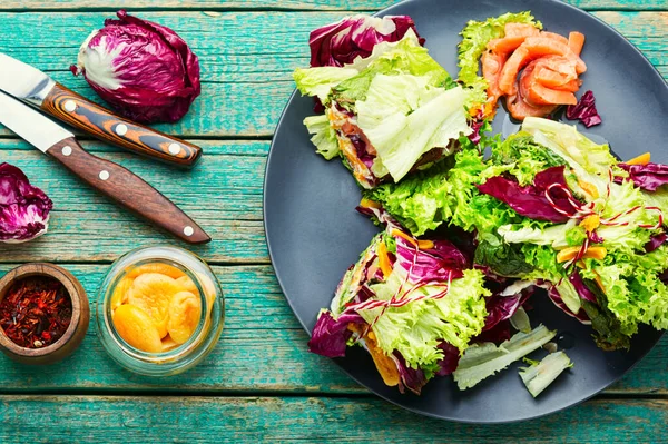 Paupiette Salad Salmon Dried Apricots Lollo Rossa Salad Salmon — Stock Photo, Image