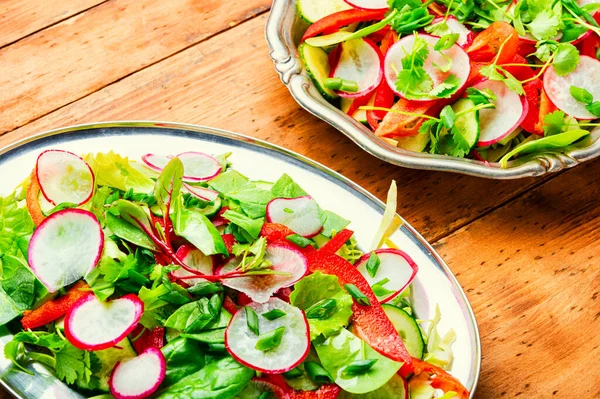 コショウ キャベツ 緑から作られた健康的な野菜サラダ — ストック写真