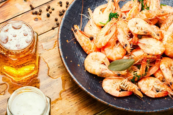 Camarones Grandes Hervidos Cerveza Frascos Vidrio — Foto de Stock