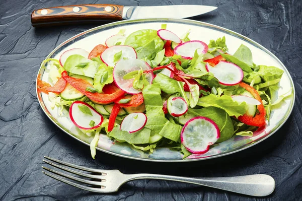 コショウ キャベツ 緑から作られた健康的な野菜サラダ — ストック写真