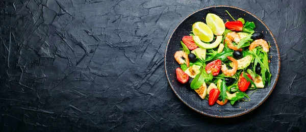 イチゴ アボカド グリーンのダイエットサラダ 健康的なサラダ — ストック写真