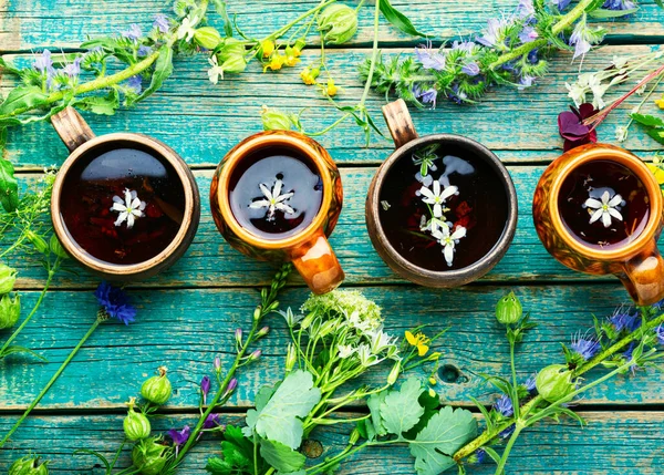 Травяной Чай Диких Цветов Старинных Деревянных Столах — стоковое фото