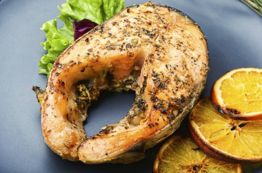 Portakallı somon bifteği.