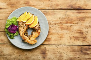 Portakallı somon bifteği.