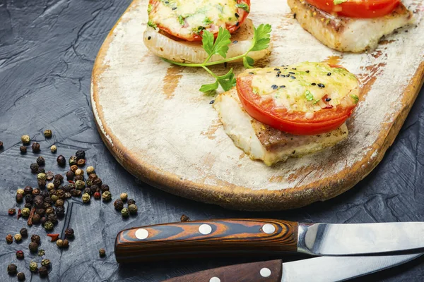 Slice Fish Baked Cheese Tomato Herbs Grilled White Fish Roasted — Stock Photo, Image