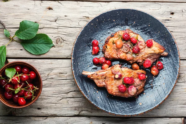 Böğürtlen salamurasında domuz eti. Kiraz şarabı sosunda et. Fırında domuz eti.