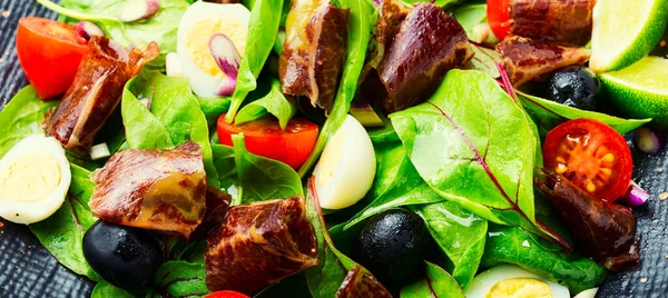 Verse Salade Van Zwitserse Chard Tomaat Olijven Mahana Food Achtergrond — Stockfoto