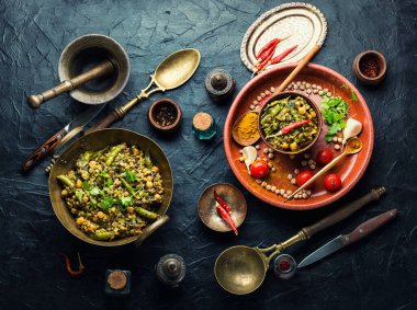 Kitchari, pirinç püresi ve yağda kızartılmış baharatlar.,