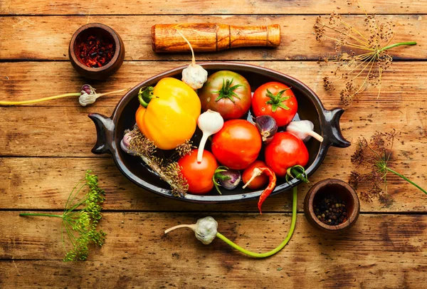 Gesalzene Hausgemachte Tomaten Kochprozes Tomatenkonserve Mariniertes Gemüse Zubereitung Zum Einlegen — Stockfoto