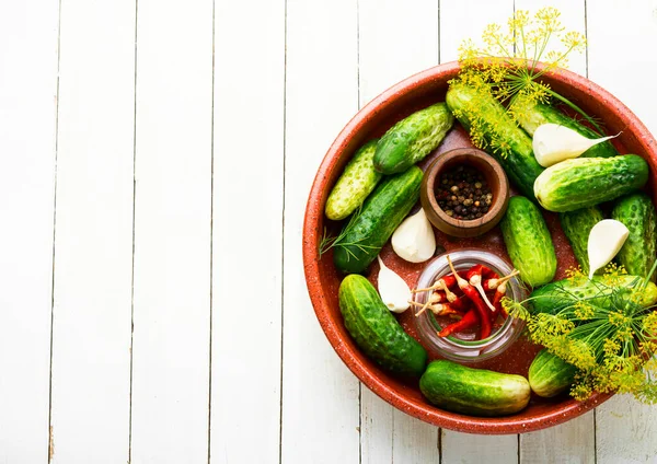 Pepinos Caseiros Salgados Velho Superfície Madeira Cooking Process Canned Gherkin — Fotografia de Stock