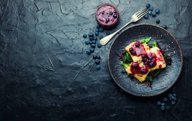 Böğürtlen soslu lezzetli balık. Yabanmersinli pangasius.