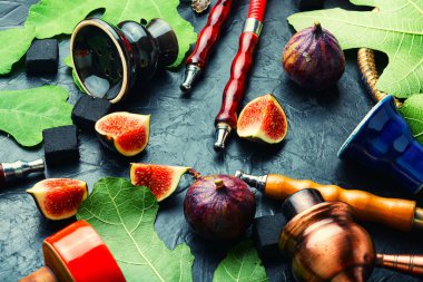 Meyve tütünlü oryantal nargile. Modaya uygun nargile. İncirli nargile.