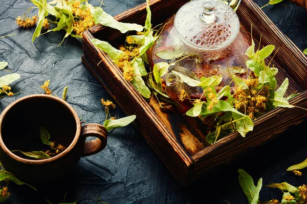 Healing Linden Tea Glass Teapot Fragrant Natural Tea Herbal Medicine — Stock Photo, Image