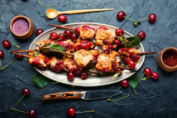 Chicken Meat Wooden Skewers Cherry Sauce Chicken Skewers Tray — Fotografia de Stock