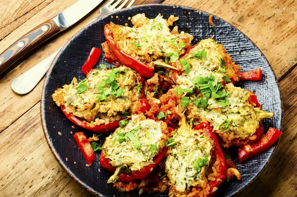 Zoete Pepers Gevuld Met Kalkoen Kruiden Rijst Zoete Pepers Gebakken — Stockfoto