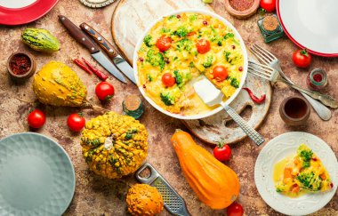 Brokoli ve balkabaklı sebze güveci. Ya da brokoli ve sebzeli güveç. Sebzeli graten.