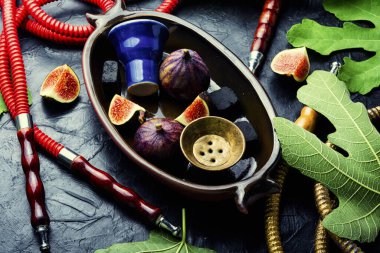 Meyve tütünlü oryantal nargile. Modaya uygun nargile. İncirli nargile.