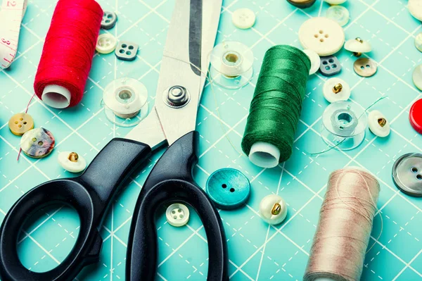 Sewing Kit Thread Scissor Many Buttons Set Sewing Accessories — Stock Photo, Image