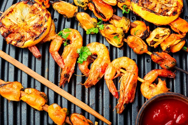 Camarões Kebab Fritos Pau Madeira Grelhados Scampi — Fotografia de Stock