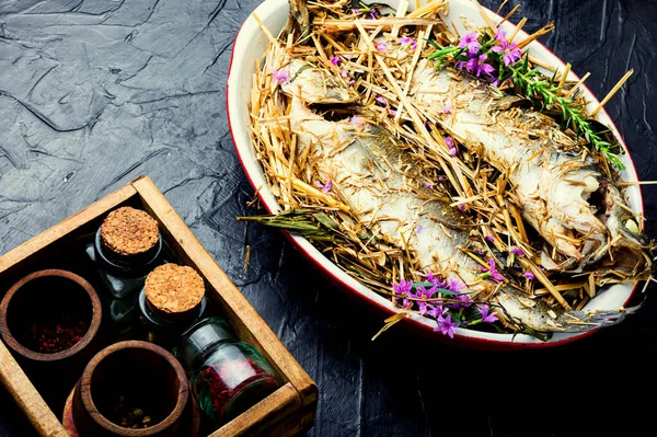 Fish Baked Herbs Meadow Hay Roasted Sea Bass Spicy Herbs — Stock Photo, Image