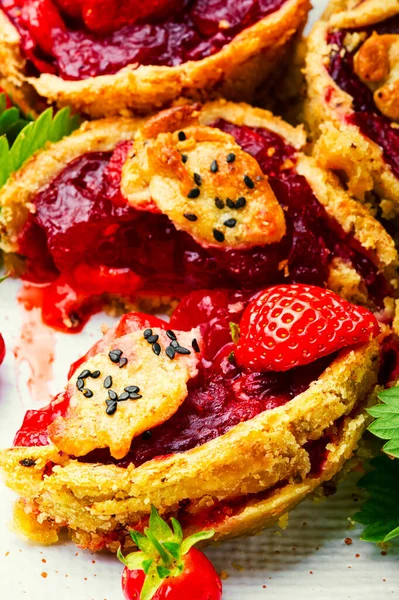Delicious Tartlets Berry Jam Cake Strawberries Strawberry Jam Tartlets — Stock Photo, Image
