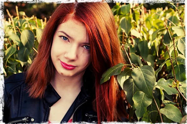 Retrato de um vermelho cabelos adolescentes meninas em estilo vintage — Fotografia de Stock