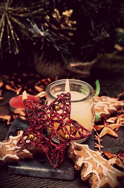 Kerstkaart met speelgoed en symbolen van de vakantie — Stockfoto