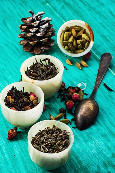 Fajta száraz, illatos tea levelek — Stock Fotó
