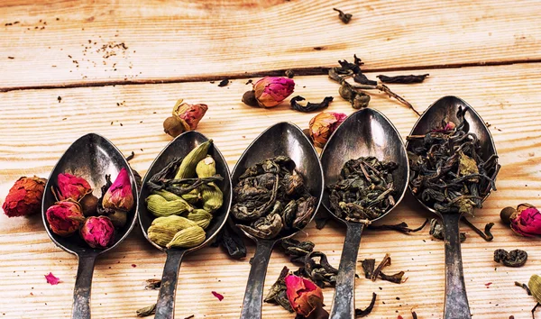 Five varieties of loose tea — Stock Photo, Image