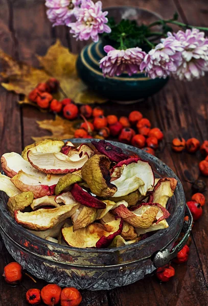 Dried sliced apples in crystal vase — Stock Photo, Image