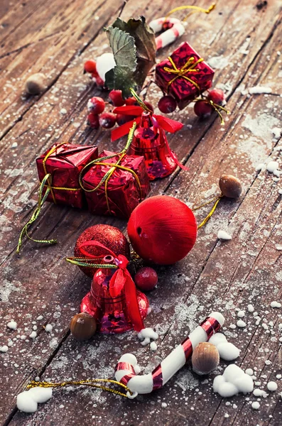 Decorazioni natalizie rosse — Foto Stock