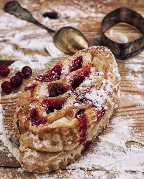 Bladerdeeg met cranberry jam — Stockfoto