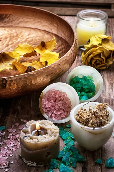 Bronze bowl with water and accessories spa treatments — Stock Photo, Image