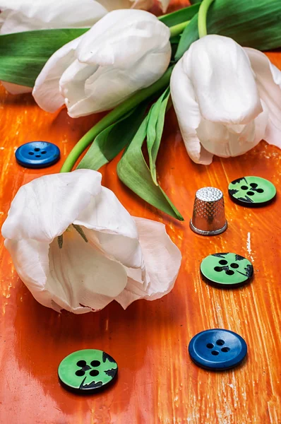 Tulip and buttons with thread — Stock Photo, Image