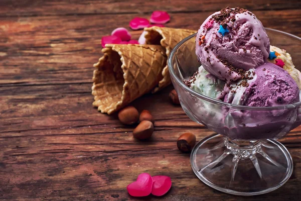 Fruit ice cream in  bowl — Stock Photo, Image