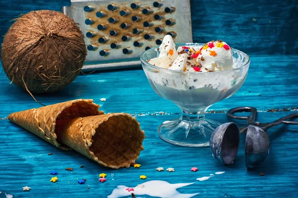 Ice cream in  bowl and two waffle cup — Stock Photo, Image