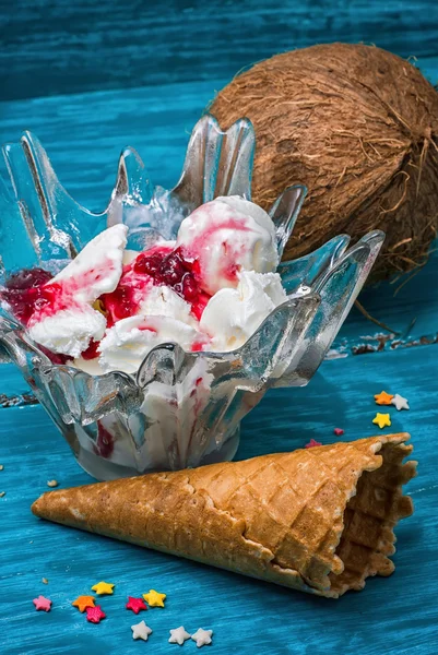 Ice cream in  bowl and two waffle cup — Stock Photo, Image