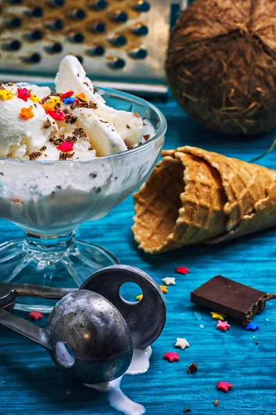 Coconut ice cream in bowl and two waffle cup — Stock Photo, Image