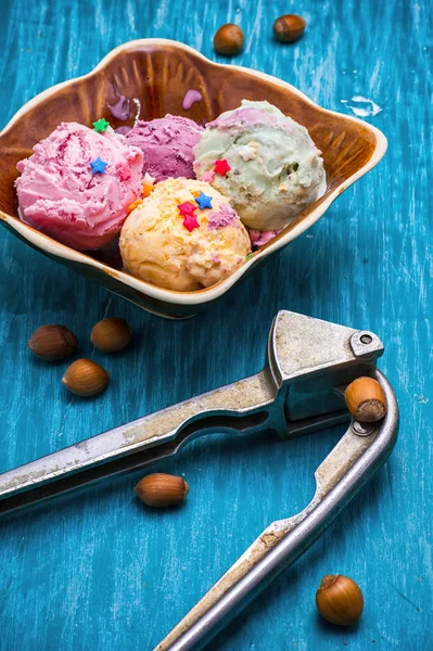 Ice cream in  bowl — Stock Photo, Image