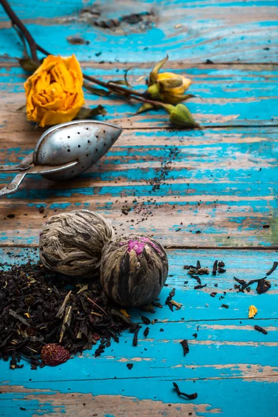 Hojas de té secas para preparar té — Foto de Stock