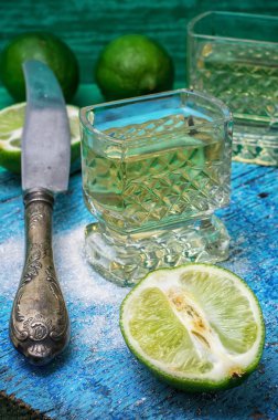 kireç eklemelerle alkollü kokteyl